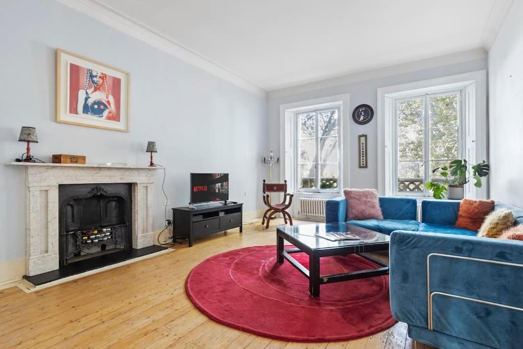 Germaine Greer's Legacy Flat In Hyde Park, Лондон